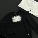 Свитер женский Chanel с меховым логотипом, черный - фото 5