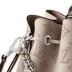 Сумка Louis Vuitton Bella Tote, серо-бежевый - фото 8