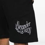 Бермуды с принтом warped logo Alexander McQueen, черный - фото 7