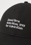 Бейсболка Calvin Klein CLASSIC KATE CAPSULE , Black - фото 4