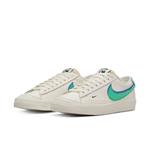 Кроссовки blazer low '77 se 'double swoosh - phantom green royal' Nike, бежевый - фото 3