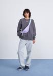 Толстовка Nike Sportswear LONG CREW, Thunder Grey/Gunmetal - фото 2
