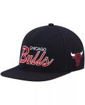 Мужская черная бейсболка Chicago Bulls Hardwood Classics Script 2.0 Snapback Mitchell & Ness - фото
