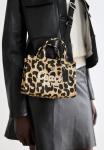 Сумка COACH CARGO TOTE BAG 20 WITH LEOPARD PRINT, Black Multi/Black - фото 2