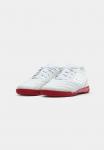 Кроссовки Umbro TOCCO V SQUAD IC, White/Silver-Coloured/Equestrian Red/White - фото 3