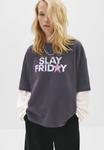 Топ PULL&BEAR DOUBLE-SLEEVE WITH SLOGAN, Dark Grey - фото