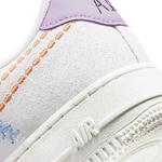 Кроссовки Nike Air Force 1 07 LX, бежевый/фиолетовый - фото 9