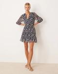 Мини-платье VILA с запахом спереди, с темным цветочным принтом - фото 3