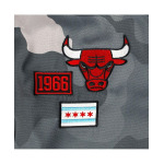 Мужская и женская серая куртка-бомбер с камуфляжным принтом Chicago Bulls 2023/24 City Edition на молнии во всю длину The Wild Collective, серый - фото 3