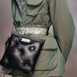 Maison Margiela Сумка-мессенджер с логотипом в стёганой нашивке - фото 4