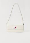 Сумка Tommy Jeans MUST FLAP CROSSOVER, Ivory/Off-White - фото