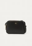 Сумка кросс-боди Calvin Klein HARDWARE MONOGRAM, Black/Gold-Coloured - фото