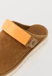 Мюли GOLDENCOAST - Clogs UGG, цвет Chestnut/Bright Melon - фото 6