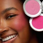 Матовые румяна Hypernova Satin Matte r.e.m. beauty, Strawberry Nebula (vibrant magenta) - фото 3