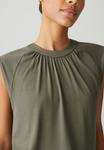 Топ REGULAR FIT OPUS, оливковый - фото 4