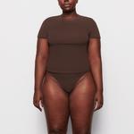 Футболка Skims Fits Everybody Cocoa - фото 2