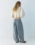 Ванильный бомбер с лейблом Pull&Bear - фото 3