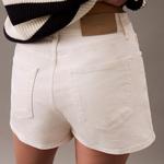 Calvin Klein SS25 джинсовые шорты женские белые джинсовые - фото 8