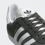 Кроссовки Gazelle Adidas, цвет Dgh Solid Grey/White/Gold Metallic - фото 9