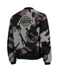 Черная женская куртка-бомбер с молнией во всю длину из шерпы Los Angeles Lakers Camo The Wild Collective, черный - фото 2