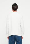 Топ Calvin Klein STANDARD LOGO CREW TEE, Bright White/White - фото 3