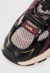 Кроссовки KARL LAGERFELD ORION SIDETRIM MIX II, Black/Wine/Black - фото 6