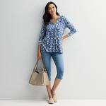 Туника Petite с 3/4 рукавом и разрезом на горловине Croft & Barrow, Blue Chic Blooms - фото 4