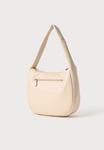 Сумка Guess SUNETRA HOBO, Bone/Off-White - фото 2
