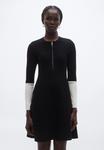 Платье DKNY ZIP FRONT CONE SWEATER DRESS WITH DIPPED SLEEVE, Black/Ivory/Black - фото 3