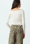 Топ Stradivarius OFF-THE-SHOULDER, Beige - фото 2
