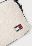 Сумка кросс-боди Tommy Jeans COOL SHERPA CAMERA BAG, Natural/White - фото 5