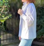 Блузка с воротником-рюшами белого цвета Joy Joy - фото 3