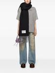 Acne Studios шарф с бахромой и логотипом, черный - фото 6