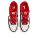 Кроссовки Nike Air Force 1 '07 LV8 'Cave Stone University Red' - фото 4