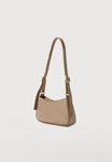 Сумка Calvin Klein SMALL SHOULDER BAG, Desert Taupe/Taupe - фото 2
