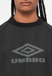 Толстовка Umbro REVERSIBLE CREW TOP, Black - фото 7