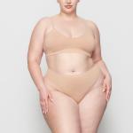 Стринги SKIMS Soft Smoothing Seamless, цвет Clay - фото 2
