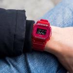 Женские часы G-SQUAD серии красные DW-5600SB-4ER CASIO - фото 7