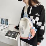 Сумка через плечо Deli Bear, бело-серая с брелоком - фото 9