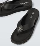 Сандалии-вьетнамки с логотипом Prada, черный - фото 3