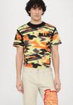 Футболка с принтом BLURRED CAMO BLUEMARBLE, мультиколор - фото 5