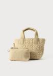 Сумка Vee Collective Handbag, Cream/White - фото 2