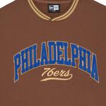 Свитшот NBA PHILADELPHIA 76ERS LETCLAS CREWNECK New Era, цвет Braun - фото 3