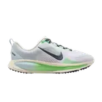 Кроссовки Nike Vomero 18 GS 'White Dark Raisin Soft Pearl' - фото