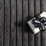 Ковер Kai Stripe из искусственного меха кролика, пригодный для машинной стирки Nuloom, бежевый, 77x305 см - фото 9