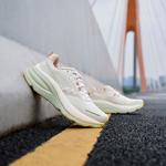 Ураган 24 Уайт Фоум женские Saucony, Уайт Сильвер - фото 8