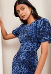 Платье Friends Like These PETITE FIT CURVES FLUTTER SLEEVE RUCHE FRONT MIDI , Blue - фото 3