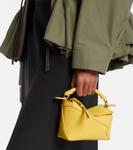 Мини-сумка через плечо Puzzle Edge из кожи Loewe, Dandelion - фото 2