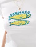 Футболка Miss Selfridge с рисунком сардины и бисером, белая - фото 3