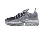Кроссовки Nike Air VaporMax Plus 'Silver Gradient', серый - фото 3